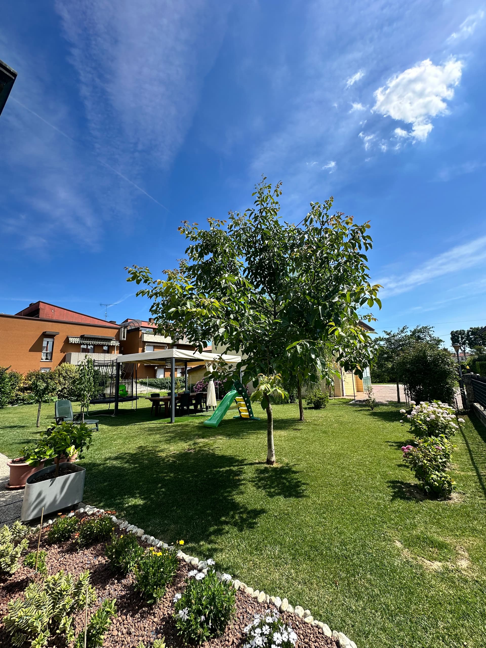 Splendida Casa Singola Ristrutturata con Ampio Giardino a Ceggia
